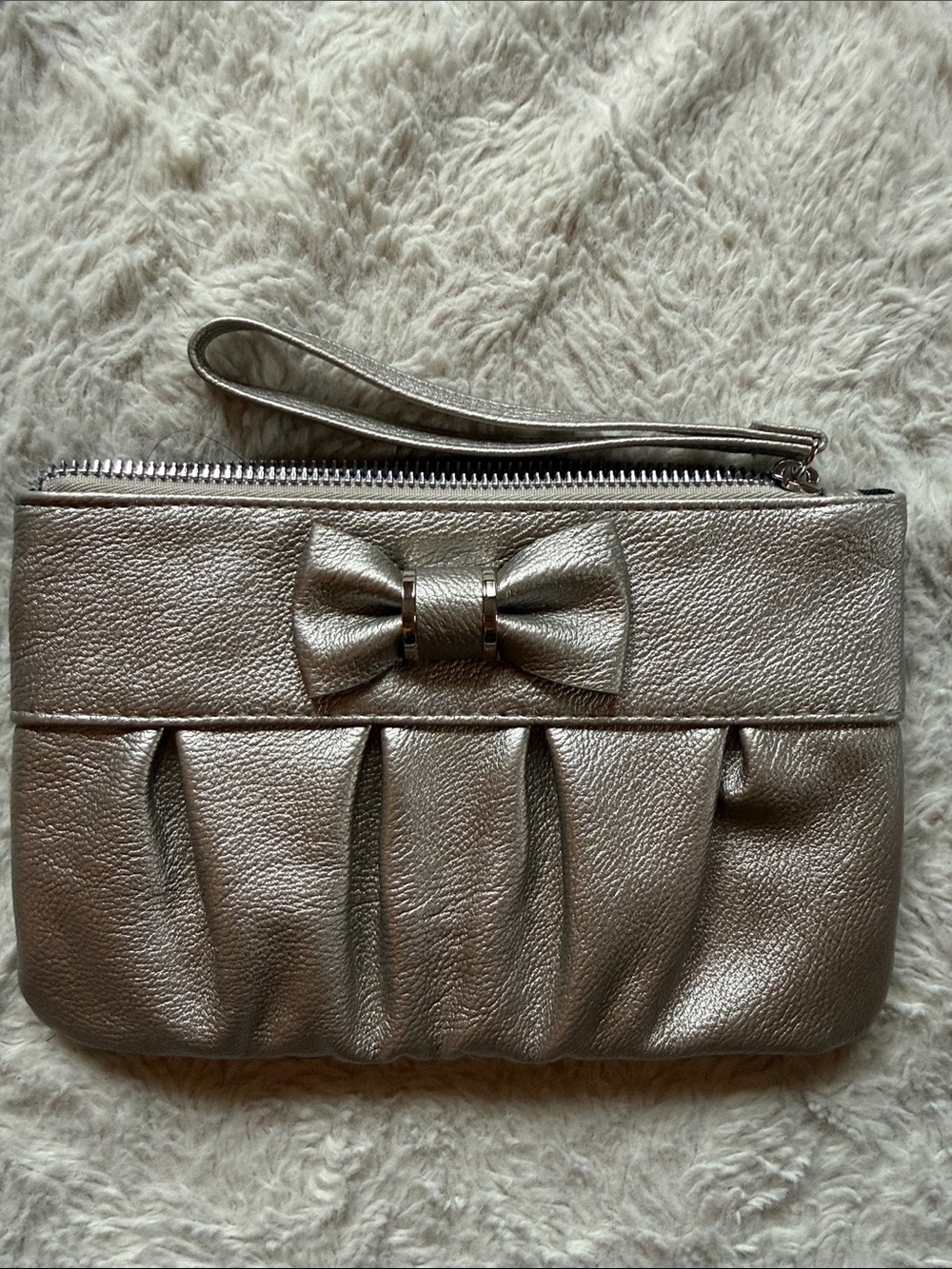 Safe keeper Metallic Silver Bow Wristlet Clutch